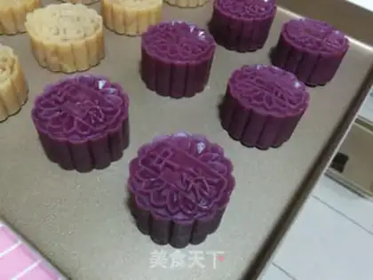 Make Purple potato omelet mooncake step 19