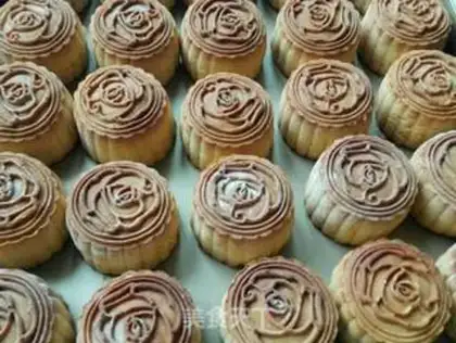 Make Bean sesame moon cake step 8