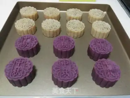 Make Purple potato omelet mooncake step 21