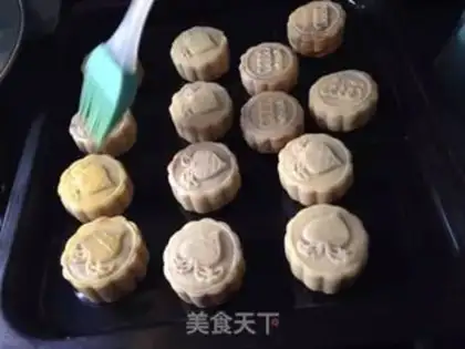 Make A wide moon cake step 9