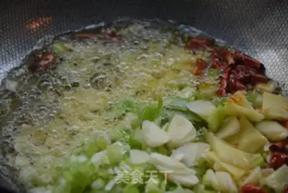 Make Ranzhou sour beef noodles step 4