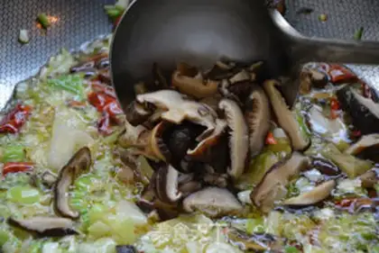 Make Ranzhou sour beef noodles step 5