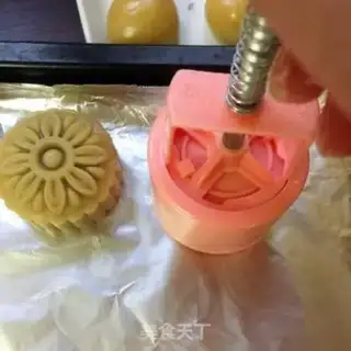 Make A wide moon cake step 13