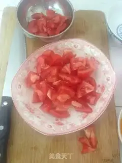 Make Tomato fried eggs step 1