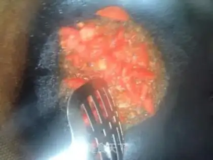 Make Tomato fried eggs step 4