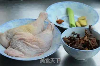 Make Fung chicken leg soup step 0