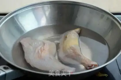 Make Fung chicken leg soup step 1
