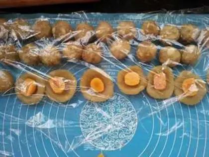 Make A wide moon cake step 7