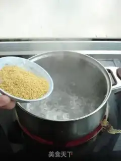 Make Eggs and rice step 0