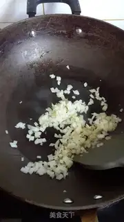 Make Homemade black pepper sauce noodles step 1