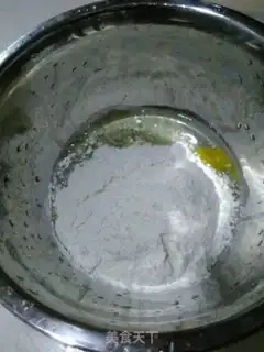 Make cucumber eggcake step 1