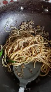 Make Homemade black pepper sauce noodles step 4