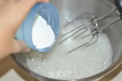 Make Light cream cake step 3