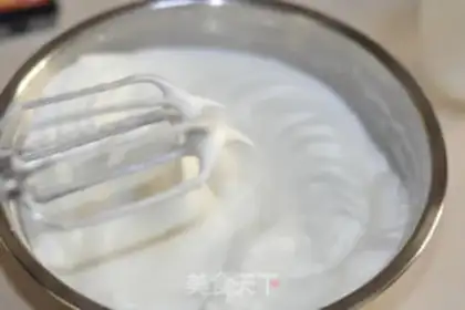 Make Light cream cake step 4