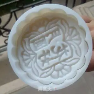 Make Bean-saloon mooncake step 7