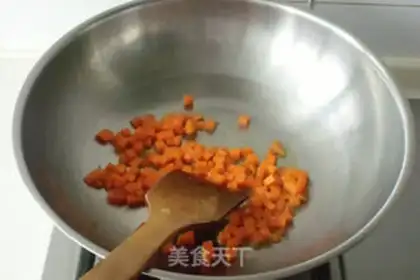 Make Pineapple shrimp rice step 3