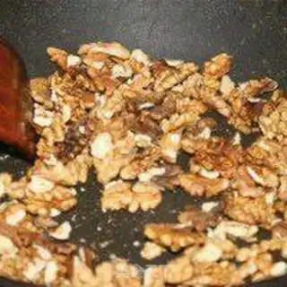 Make A simple handmade glue cake step 2