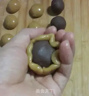Make A wide bean saloon moon cake step 5