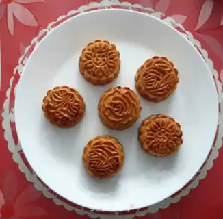 Make A wide bean saloon moon cake step 9