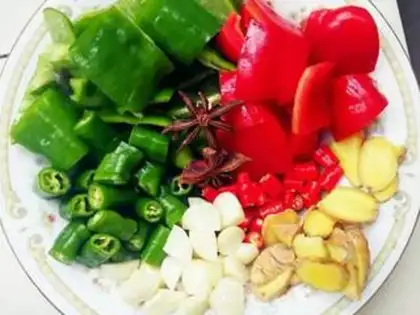 Make Spicy dry chicken step 1