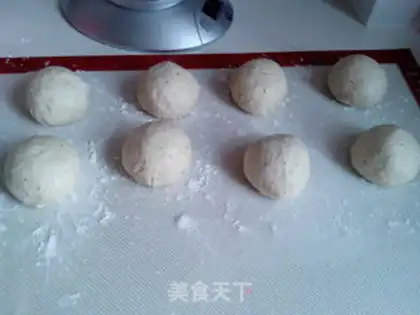 Make Flower-type coconut bread step 4