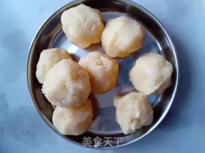 Make Flower-type coconut bread step 5