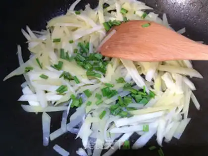 Make Garlic white potatoes step 11