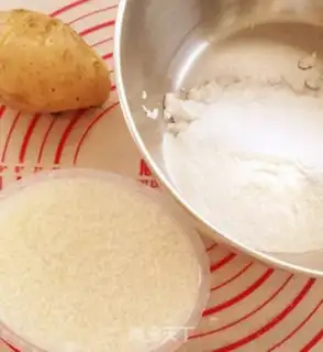 Make Pyramid potato sesame cake step 0
