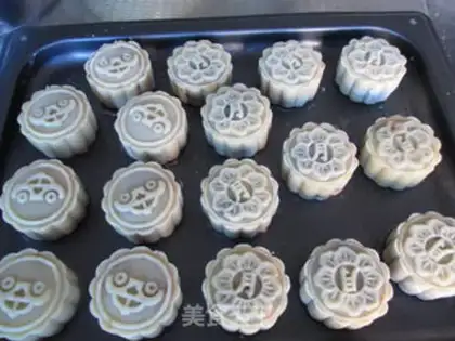 Make Rose-tree mooncake step 13