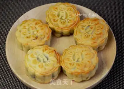 Make Rose-tree mooncake step 17