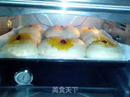 Make Heart jam bread step 8