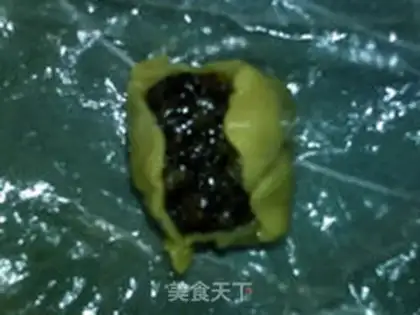 Make Broad beef moon cakes step 12