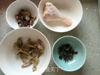 Make Chicken leg soup step 0