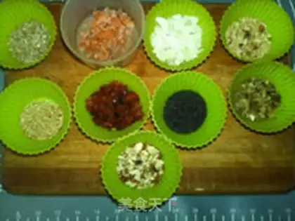 Make A wide-range winter bouquet step 1
