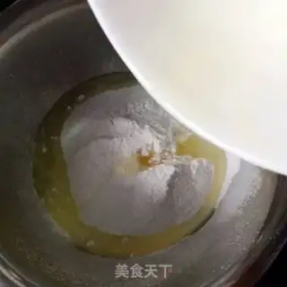 Make Colored ice lunar pie step 2
