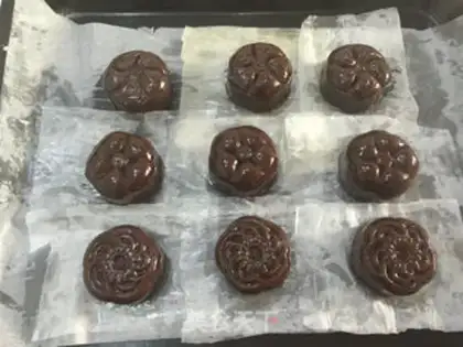 Make Chocolate mooncake step 17