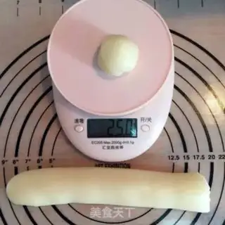 Make Colored ice lunar pie step 11
