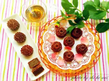 Make Chocolate mooncake step 25