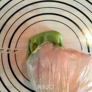 Make Colored ice lunar pie step 13