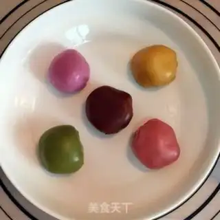 Make Colored ice lunar pie step 14