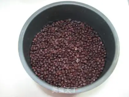 Make Red Bean Sand rose pie step 2