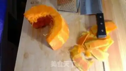 Make Pumpkin with red bean congee step 0