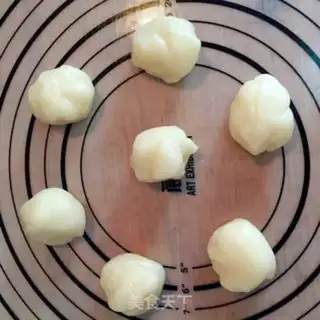 Make Colored ice lunar pie step 15