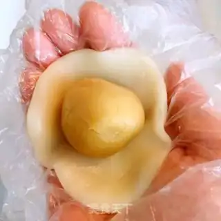 Make Colored ice lunar pie step 16