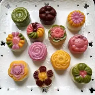 Make Colored ice lunar pie step 22