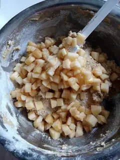 Make Cinnamon apple marfin cake step 2