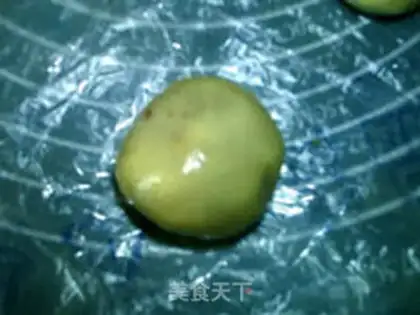 Make A broad pepper saline moon cake step 13