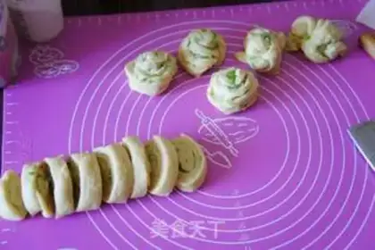 Make Onion rolls step 6