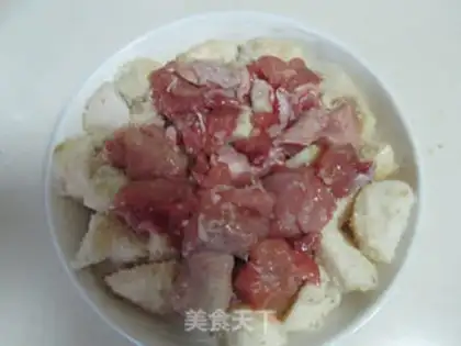 Make Pirecup chicken leg steaming taro step 4