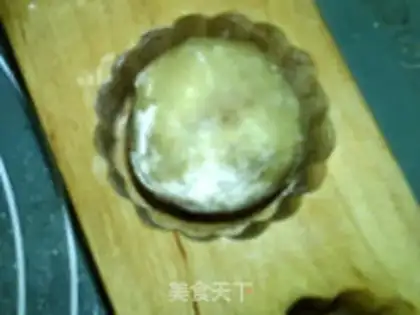 Make A broad pepper saline moon cake step 16